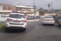  بالصور: إصابة خطيرة لشاب بعملية اطلاق نار وسط مدينة الرملة